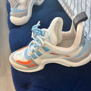 Lv signature Monogram, Archlight sneaker.